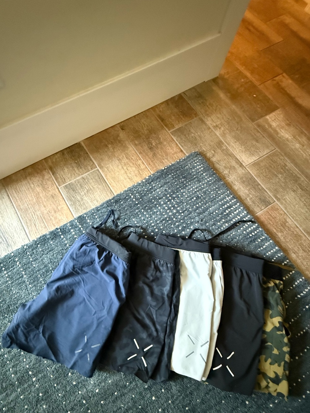 5 pairs of Men's Ten Thousand 5” Interval Shorts - Navy, Black, Gray, Camo